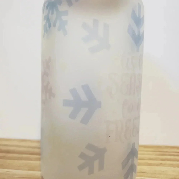 Season to be freezin frosted glass cup includes lid and plastic straw - Picture 4 of 7